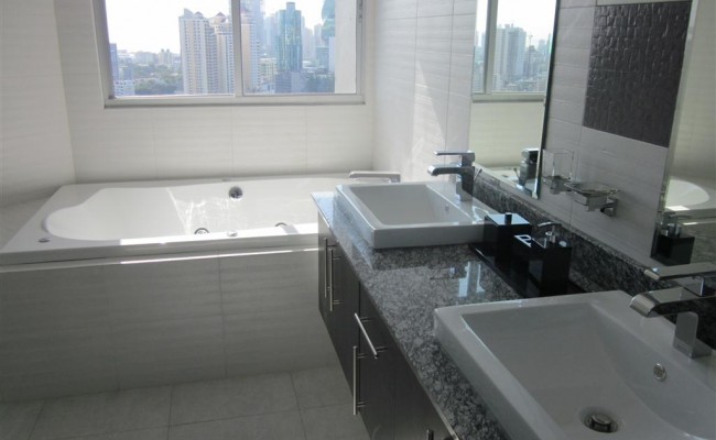 5. Luxor-Tower-Panama-master-bathroom-image1